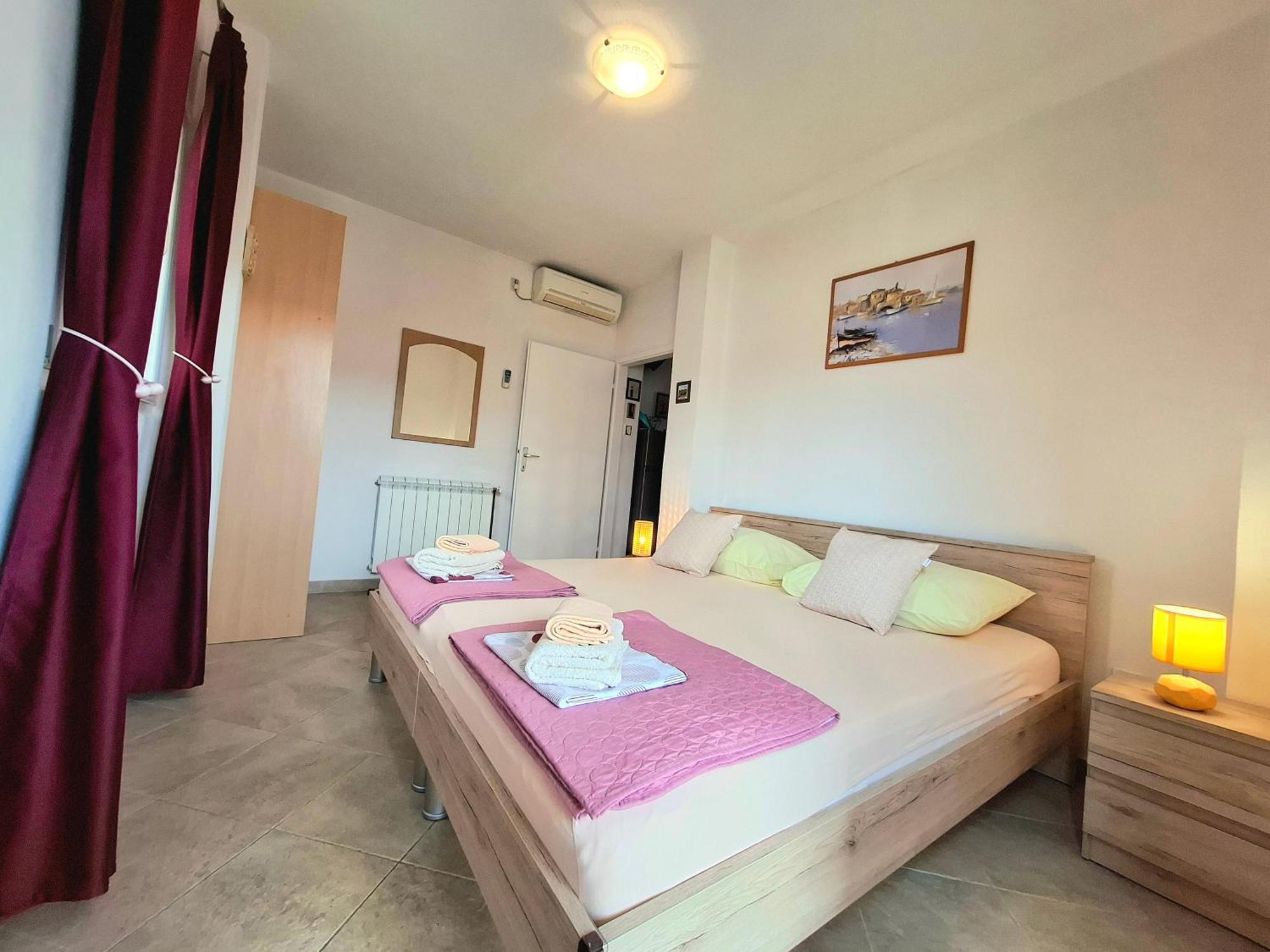 Cozy 1-Bedroom Apartment Near The Center Of Trogir Exterior foto