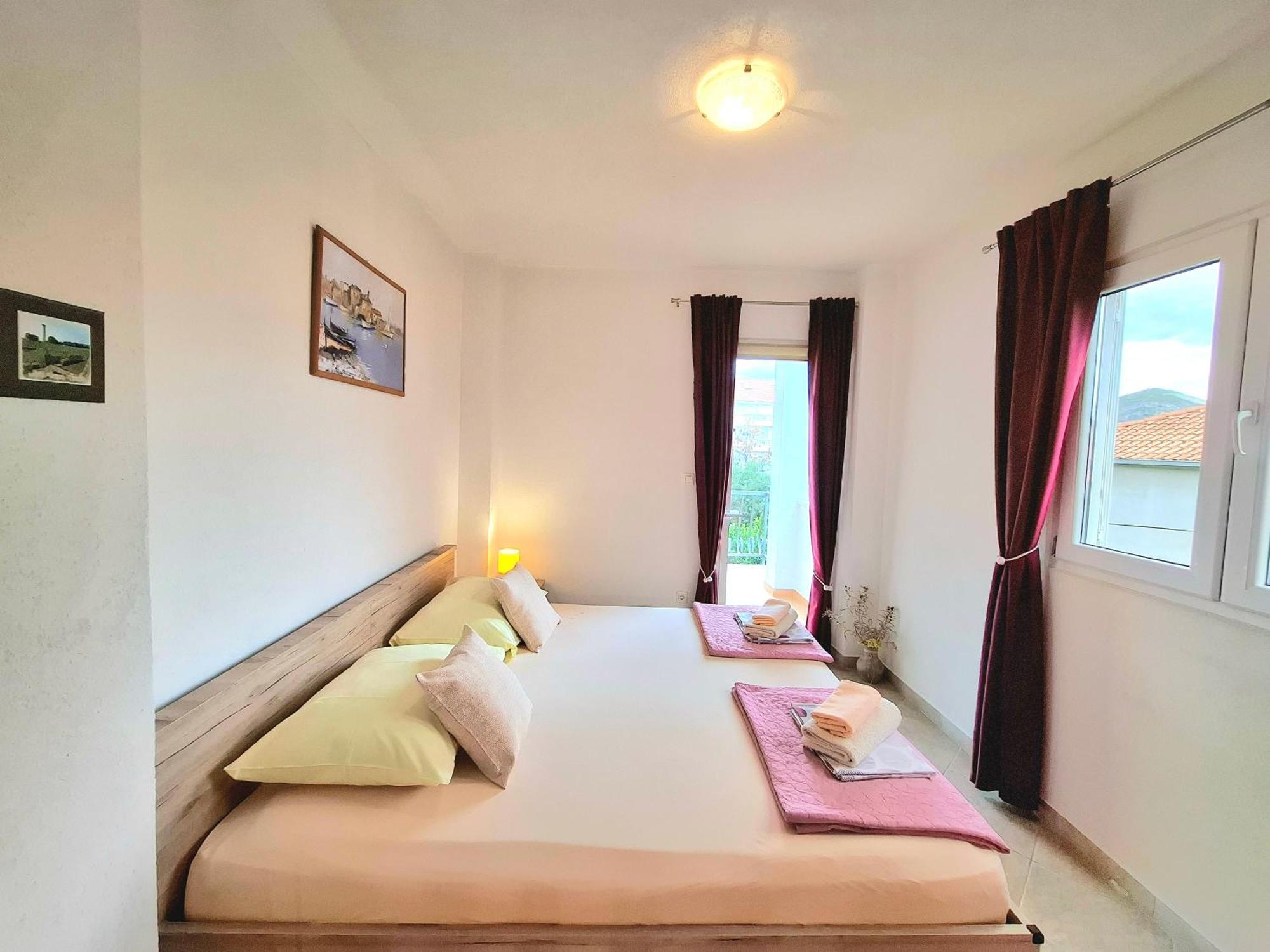Cozy 1-Bedroom Apartment Near The Center Of Trogir Exterior foto