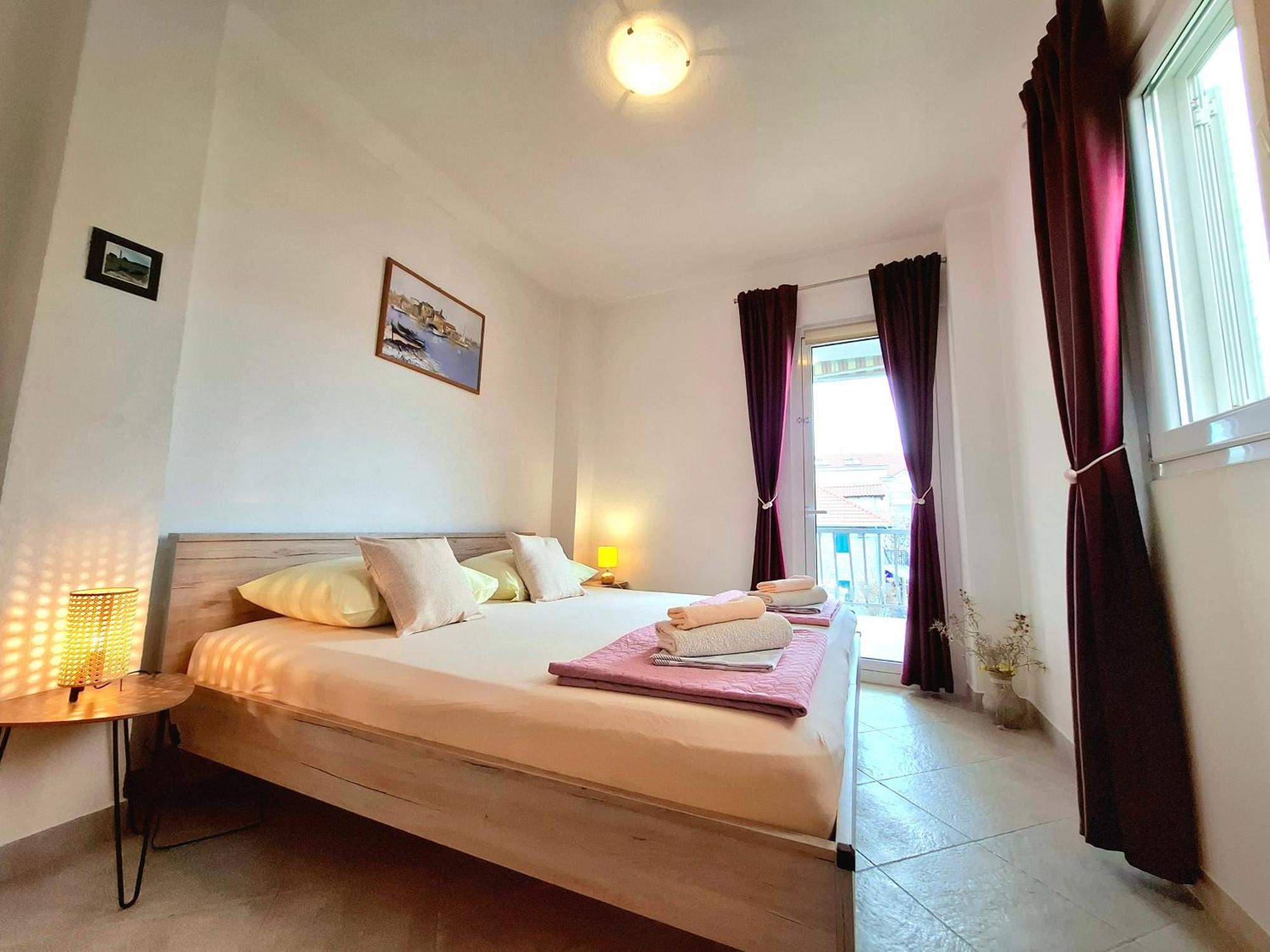 Cozy 1-Bedroom Apartment Near The Center Of Trogir Exterior foto
